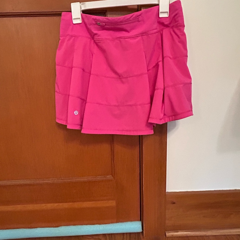 Lululemon pace rival skirt in sonic pink